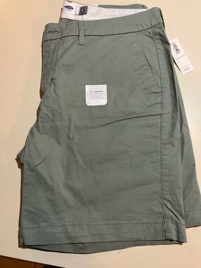 Old Navy Women’s 7" Chino Shorts in Sage